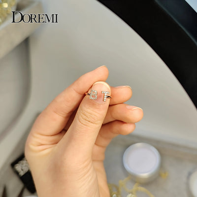 Anillo abierto con letra personalizada DOREMI y circonitas glaseadas