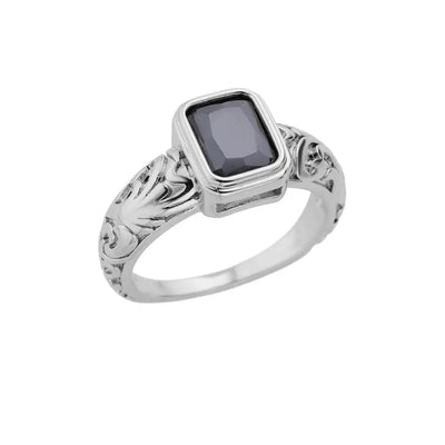 Anillo de acero inoxidable de lujo en tono dorado con piedra preciosa simulada.