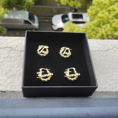 Mini pendientes personalizados con nombre personalizado, de 18 mm, pequeños aros giratorios para niños, regalo de aniversario, joyería para familiares, amigos y amantes.