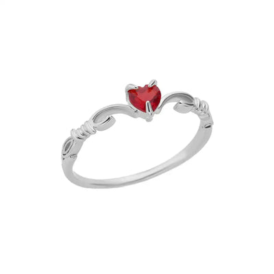 Anillo de acero inoxidable de lujo en tono dorado con piedra preciosa simulada.