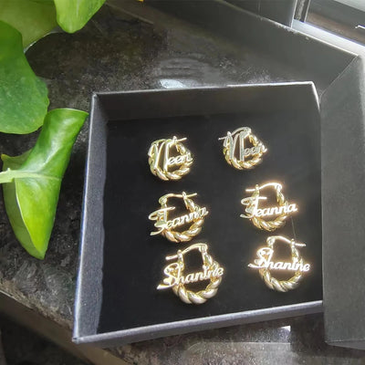 Mini pendientes personalizados con nombre personalizado, de 18 mm, pequeños aros giratorios para niños, regalo de aniversario, joyería para familiares, amigos y amantes.