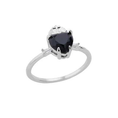 Anillo de acero inoxidable de lujo en tono dorado con piedra preciosa simulada.