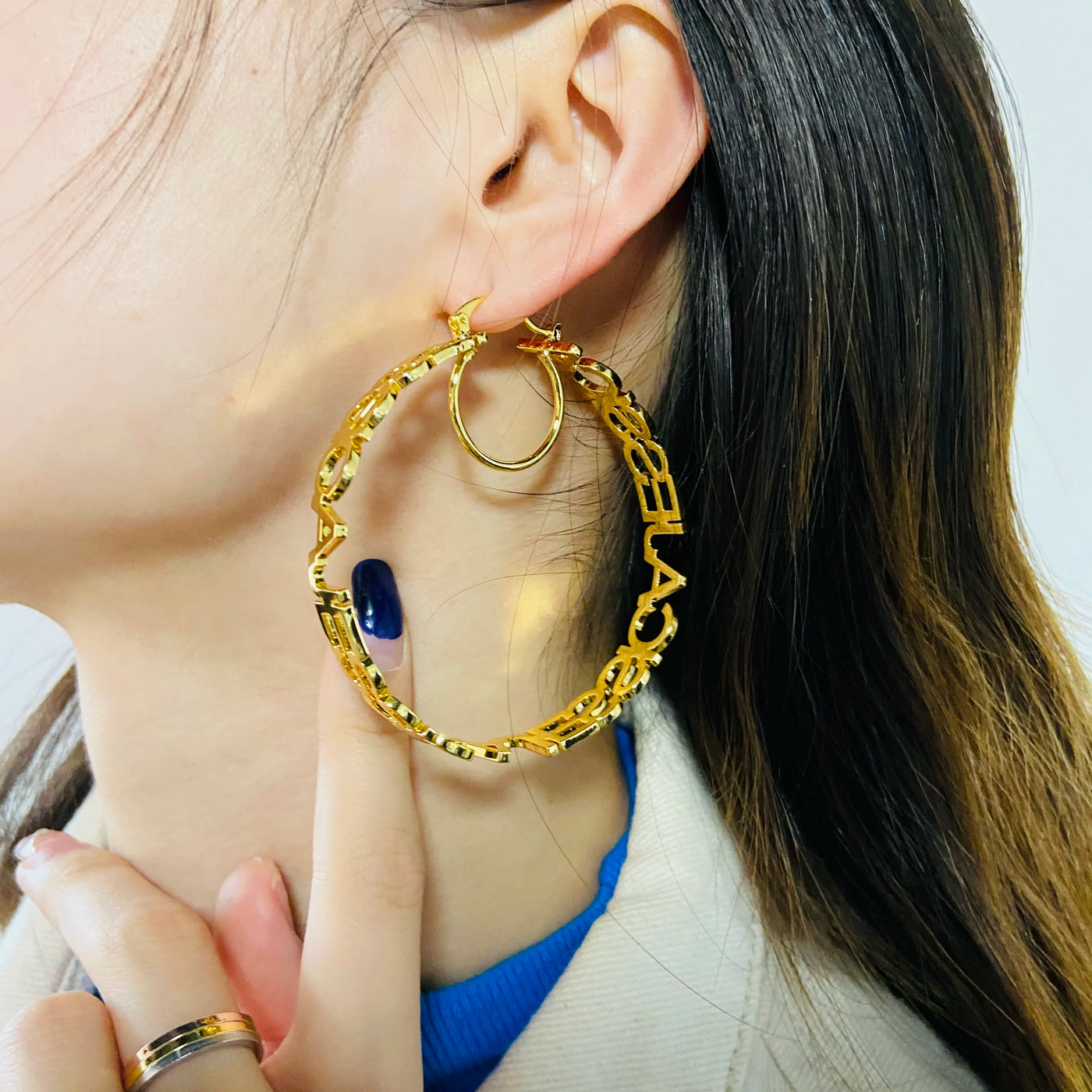 Pendientes de aro personalizados con nombre para mujer, aretes con nombre personalizado, aretes grandes con letras circulares, joyería de acero inoxidable dorada.